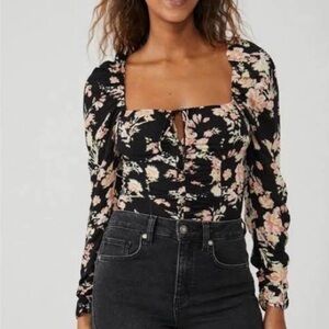 FREE PEOPLE - Hilary Floral Printed Smocked Crop Top - Black Combo